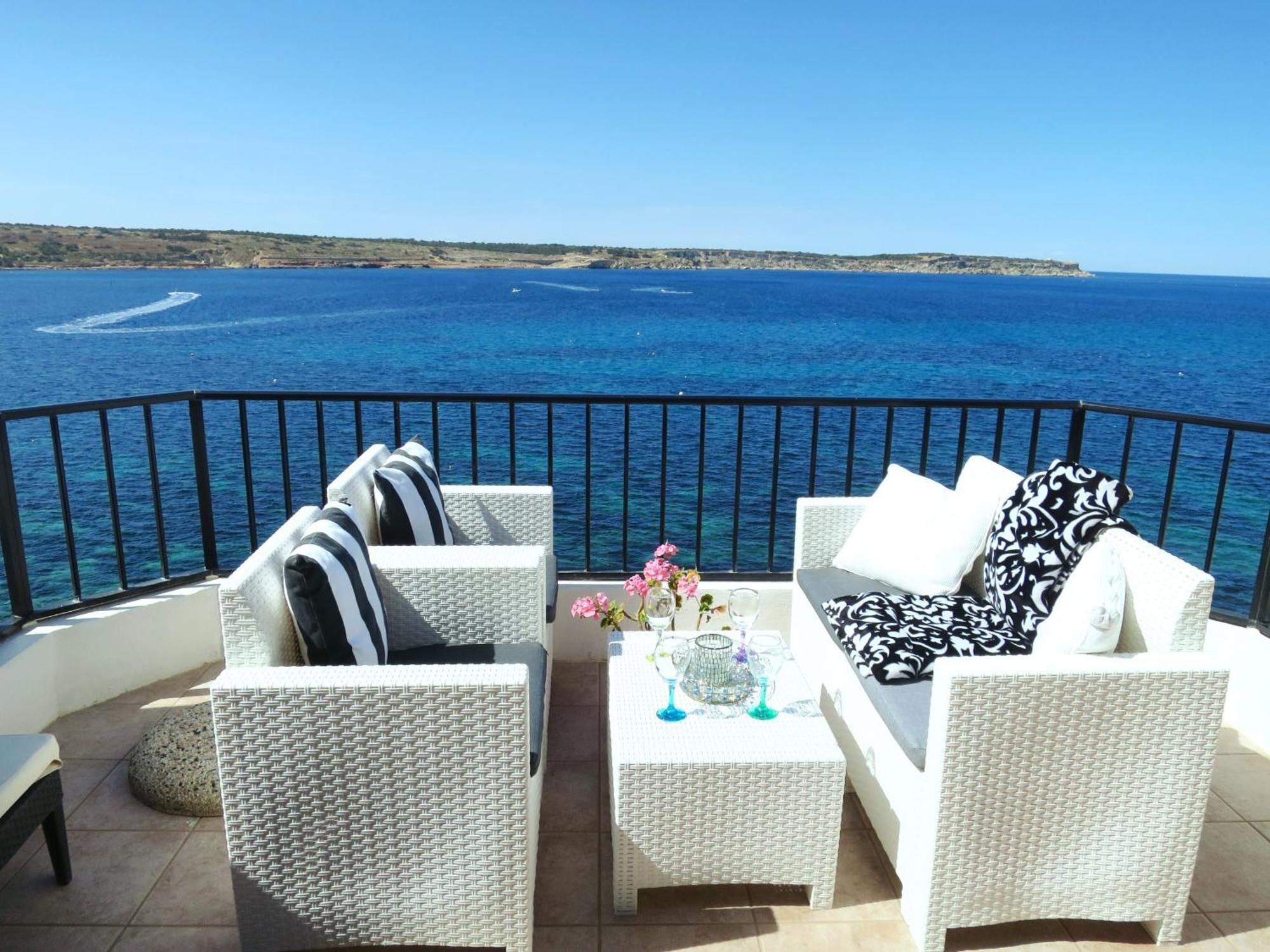 Seafront Apartment Terrace, Lounger & Panoramic Ocean Views Mellieħa Dış mekan fotoğraf