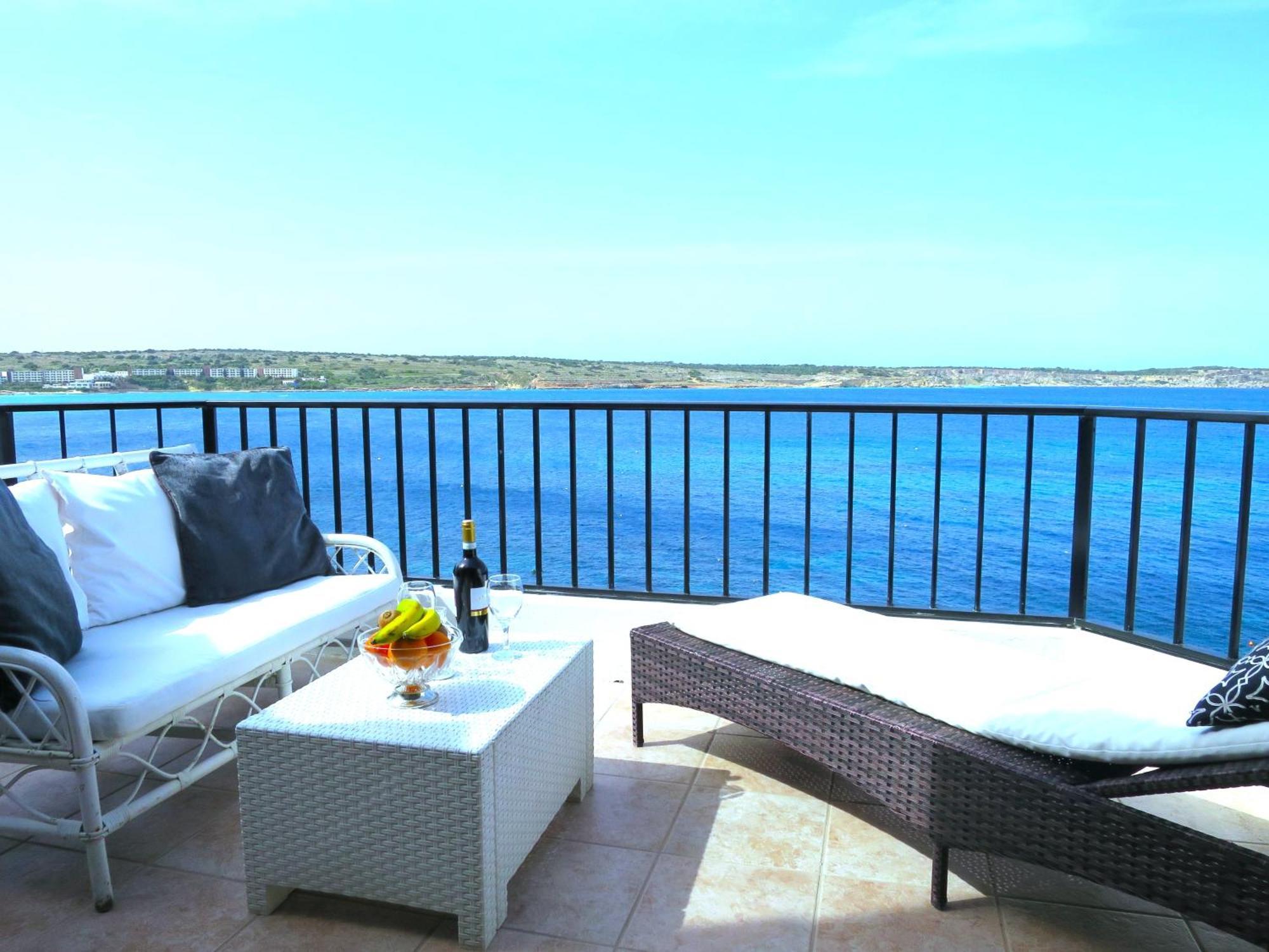 Seafront Apartment Terrace, Lounger & Panoramic Ocean Views Mellieħa Dış mekan fotoğraf