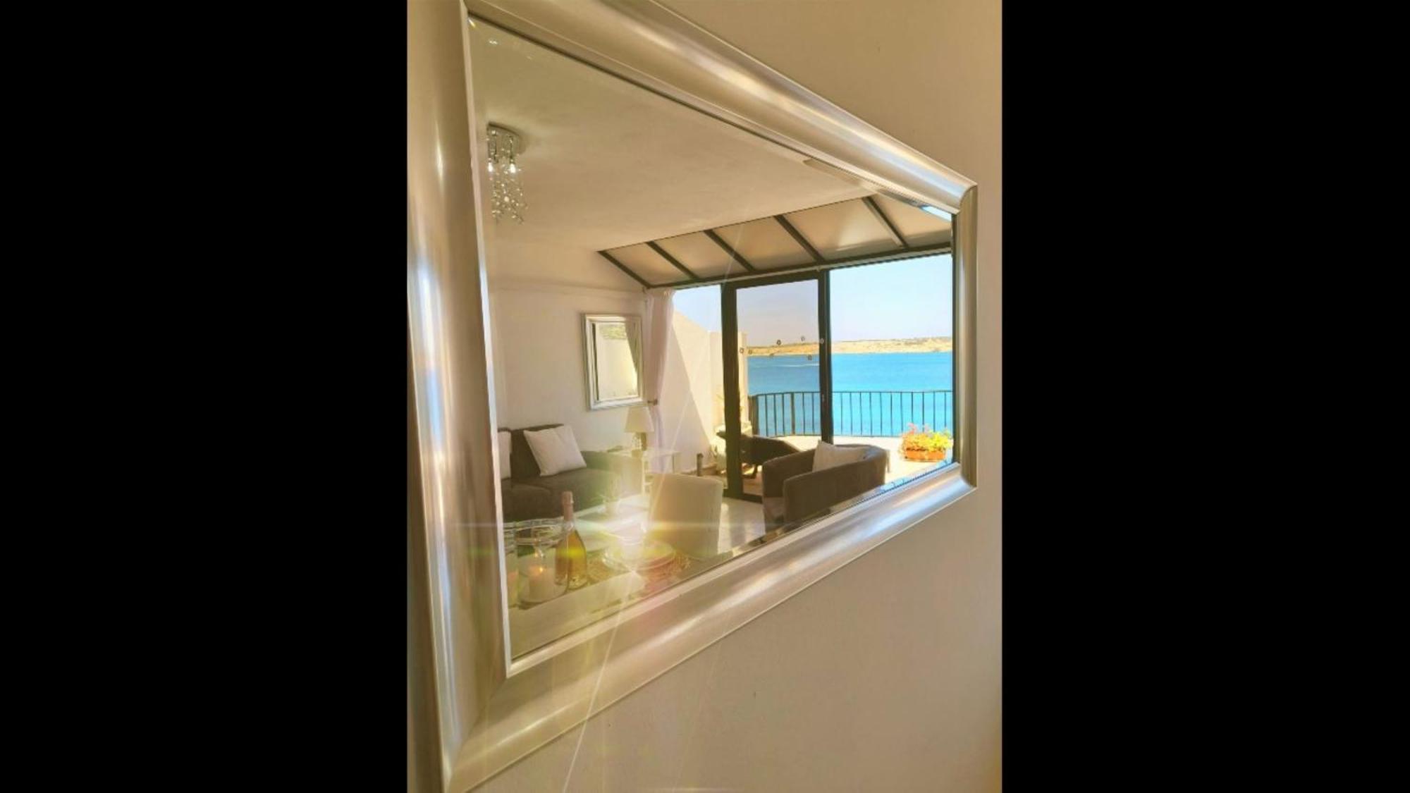 Seafront Apartment Terrace, Lounger & Panoramic Ocean Views Mellieħa Oda fotoğraf