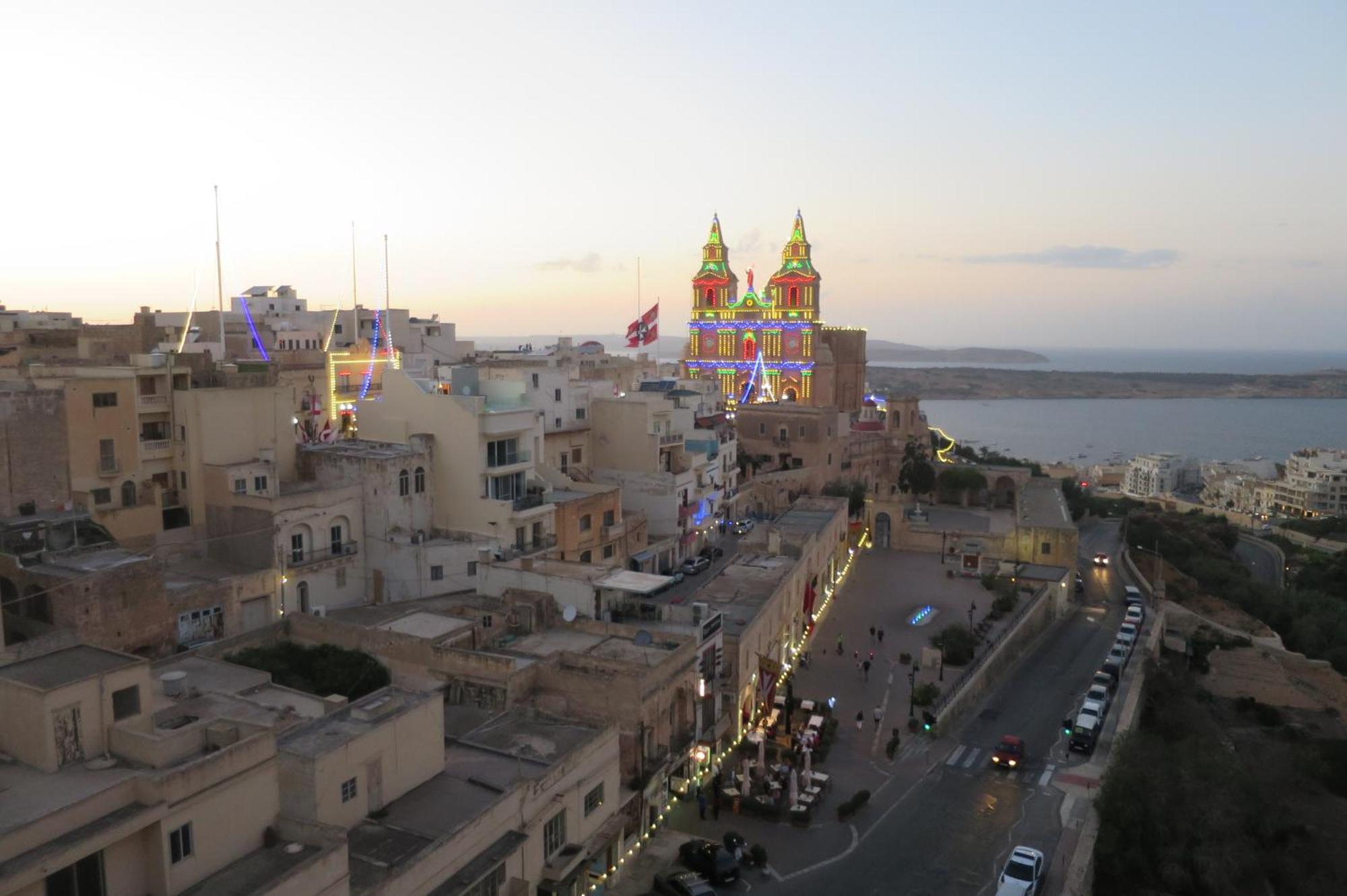 Seafront Apartment Terrace, Lounger & Panoramic Ocean Views Mellieħa Dış mekan fotoğraf