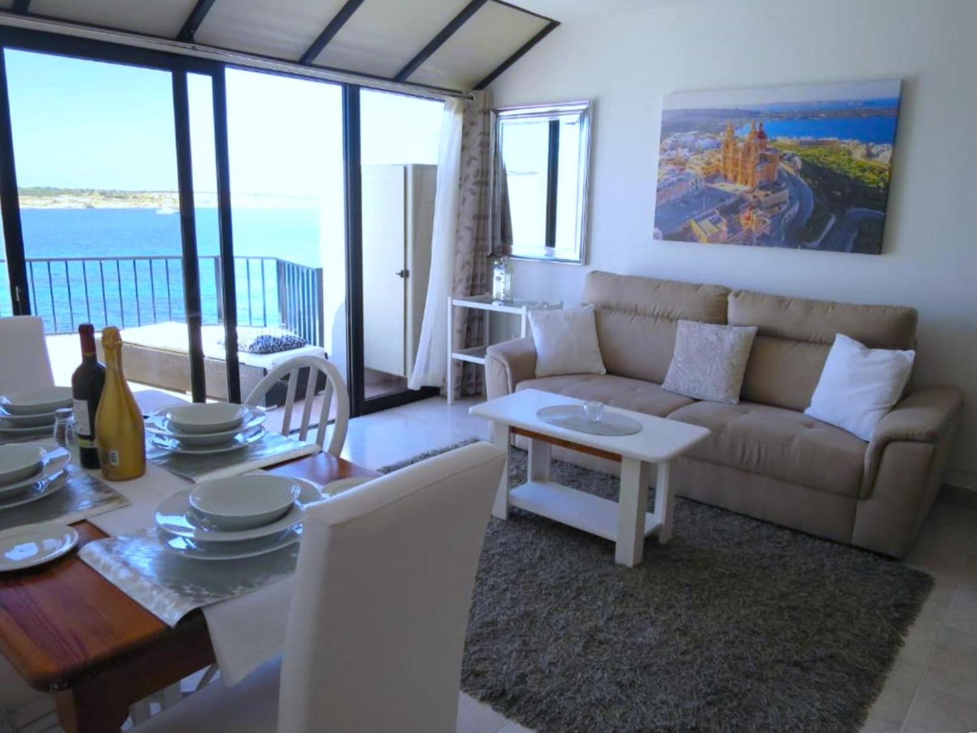 Seafront Apartment Terrace, Lounger & Panoramic Ocean Views Mellieħa Oda fotoğraf