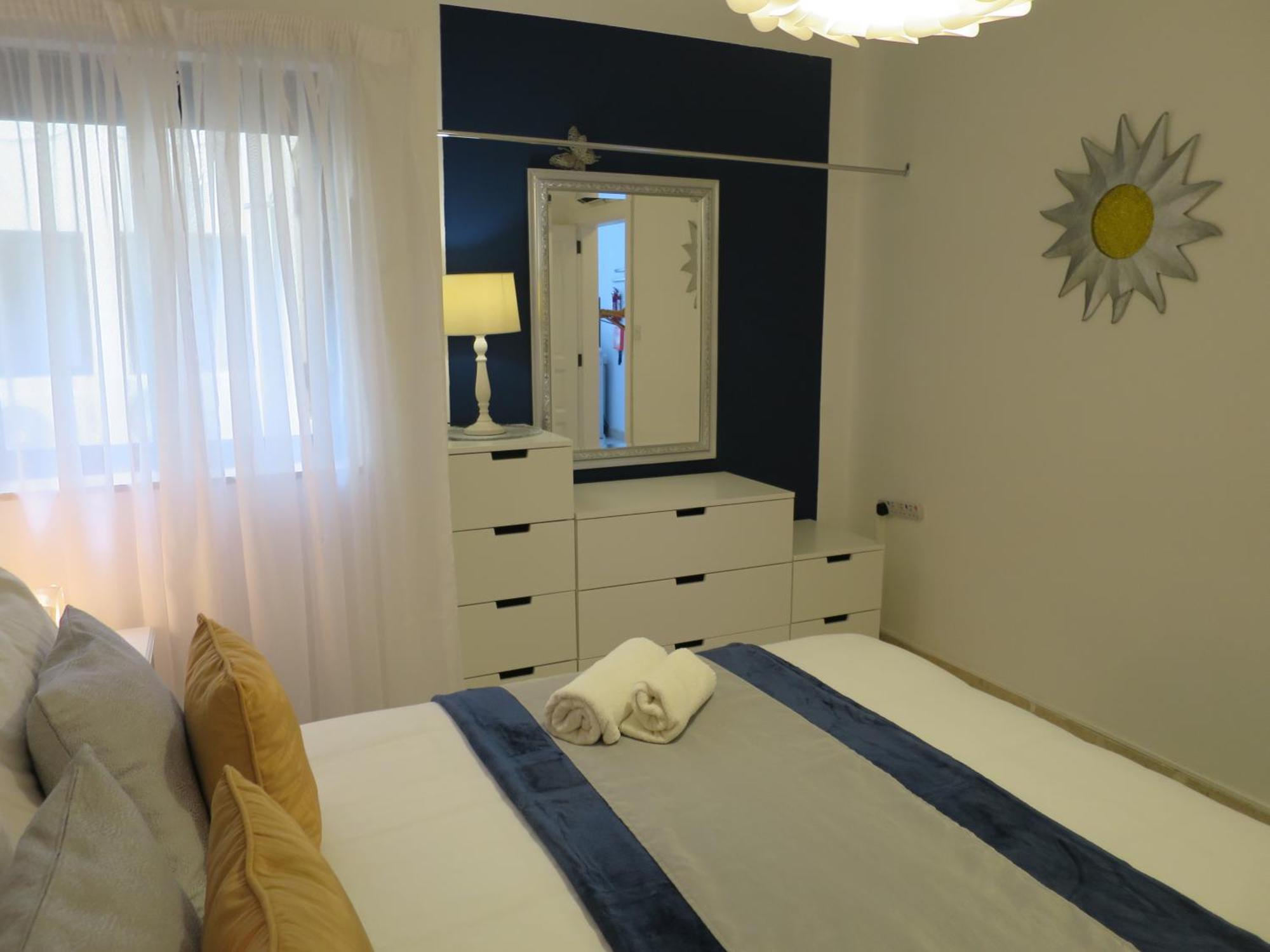 Seafront Apartment Terrace, Lounger & Panoramic Ocean Views Mellieħa Oda fotoğraf