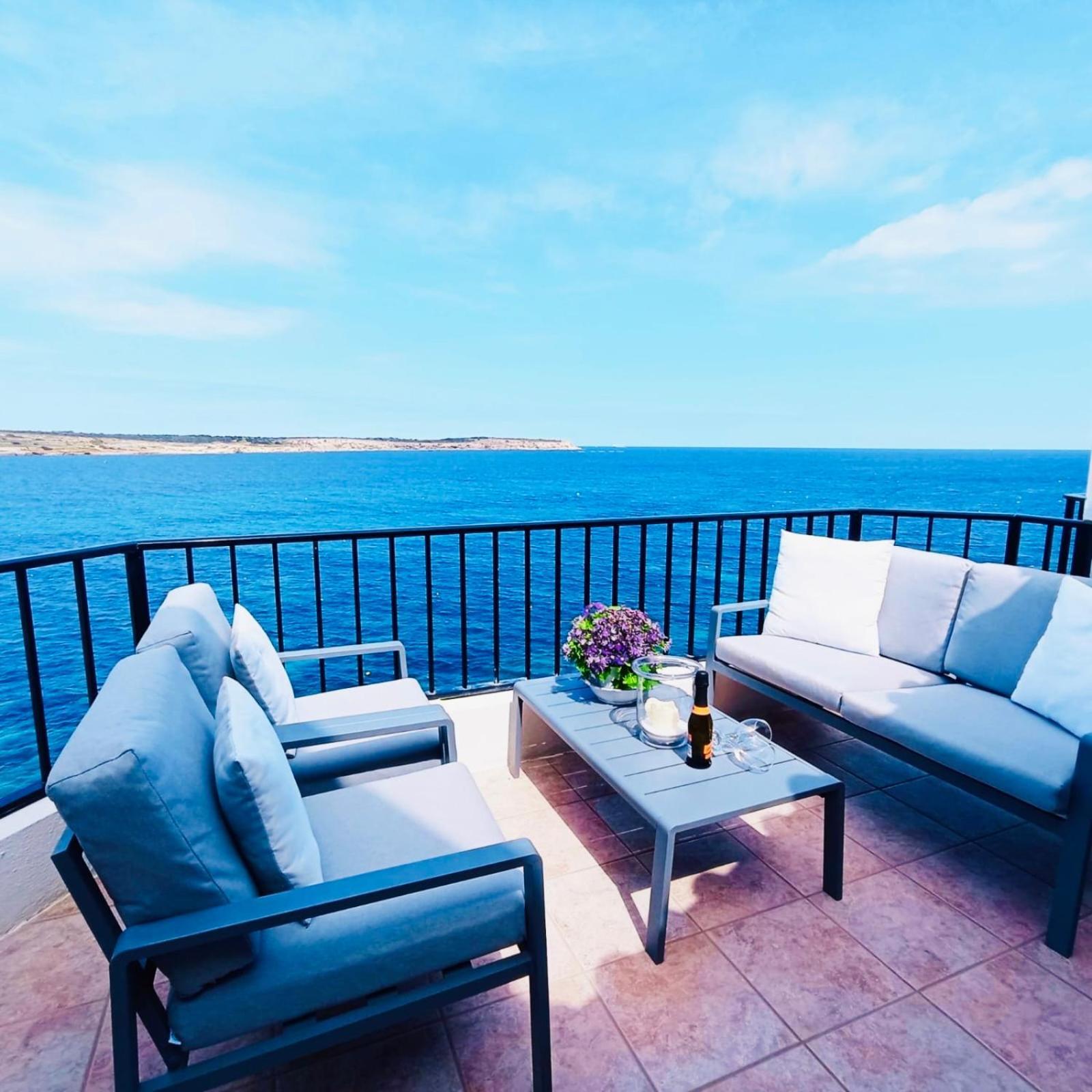 Seafront Apartment Terrace, Lounger & Panoramic Ocean Views Mellieħa Dış mekan fotoğraf
