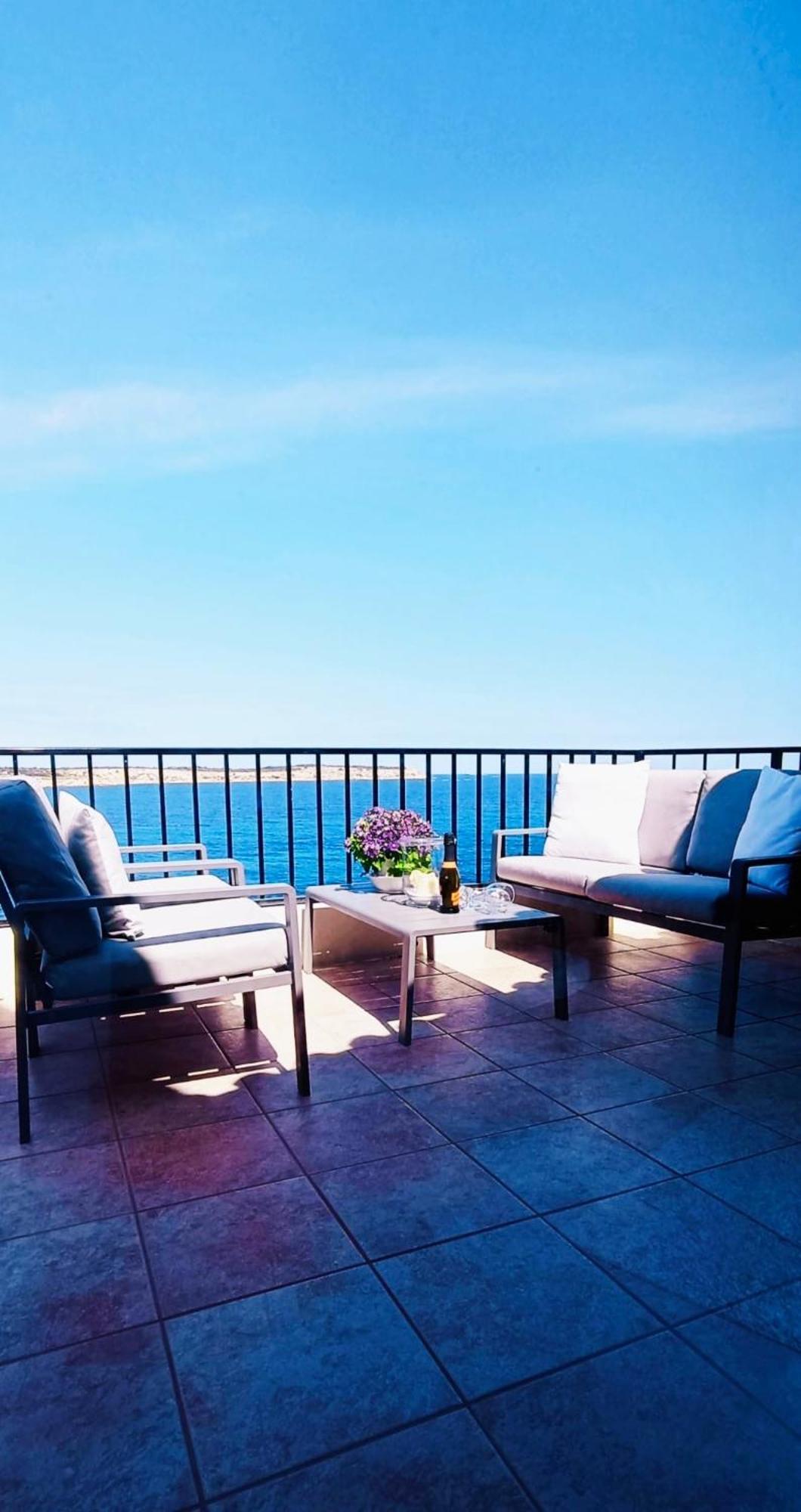 Seafront Apartment Terrace, Lounger & Panoramic Ocean Views Mellieħa Dış mekan fotoğraf